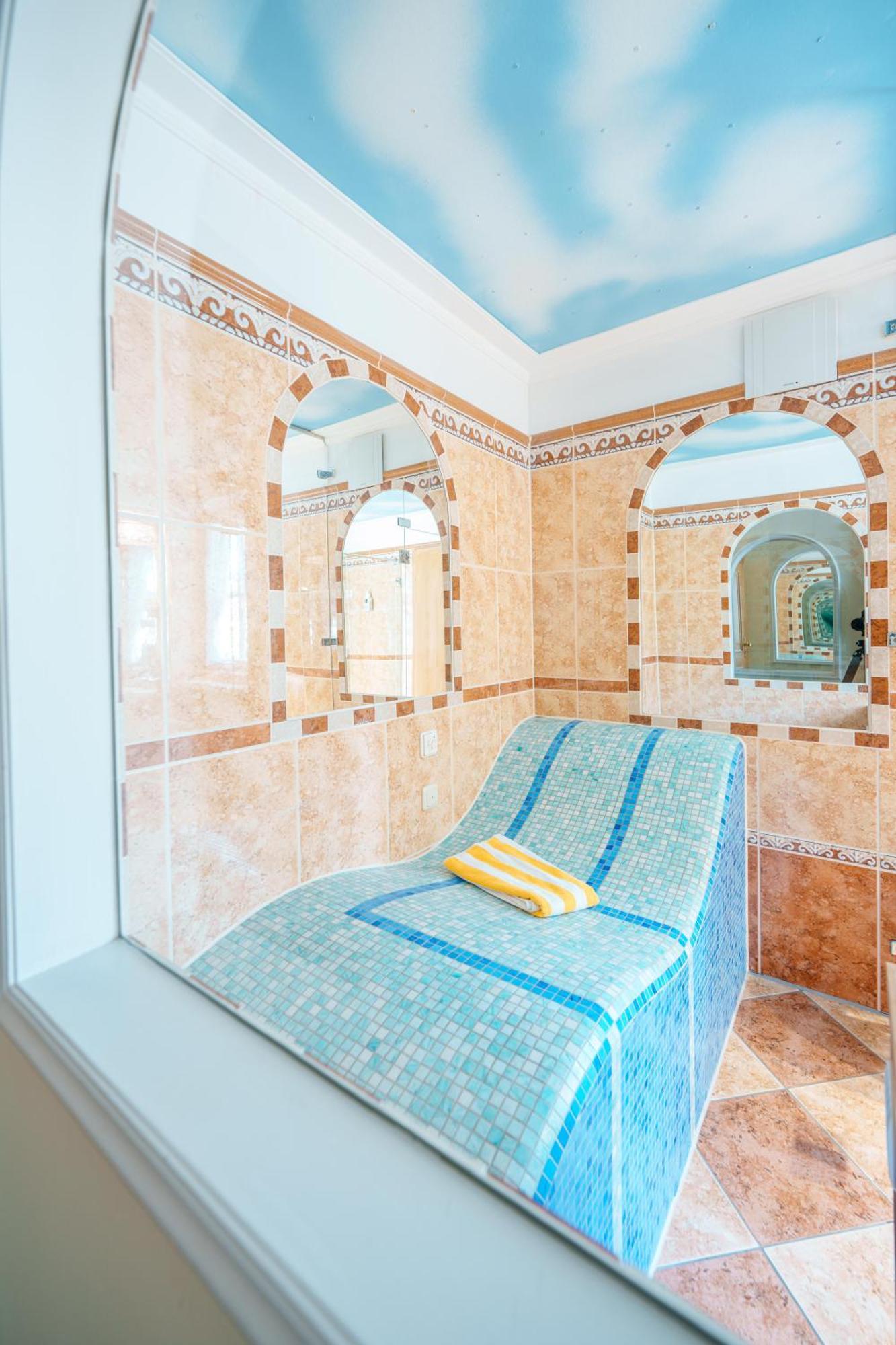 Koenig Ludwig Design Hotel Neu Zimmer Mit Sauna Oder Whirlpool Oder Mehr Altötting エクステリア 写真