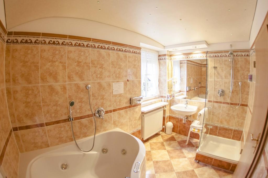 Koenig Ludwig Design Hotel Neu Zimmer Mit Sauna Oder Whirlpool Oder Mehr Altötting エクステリア 写真